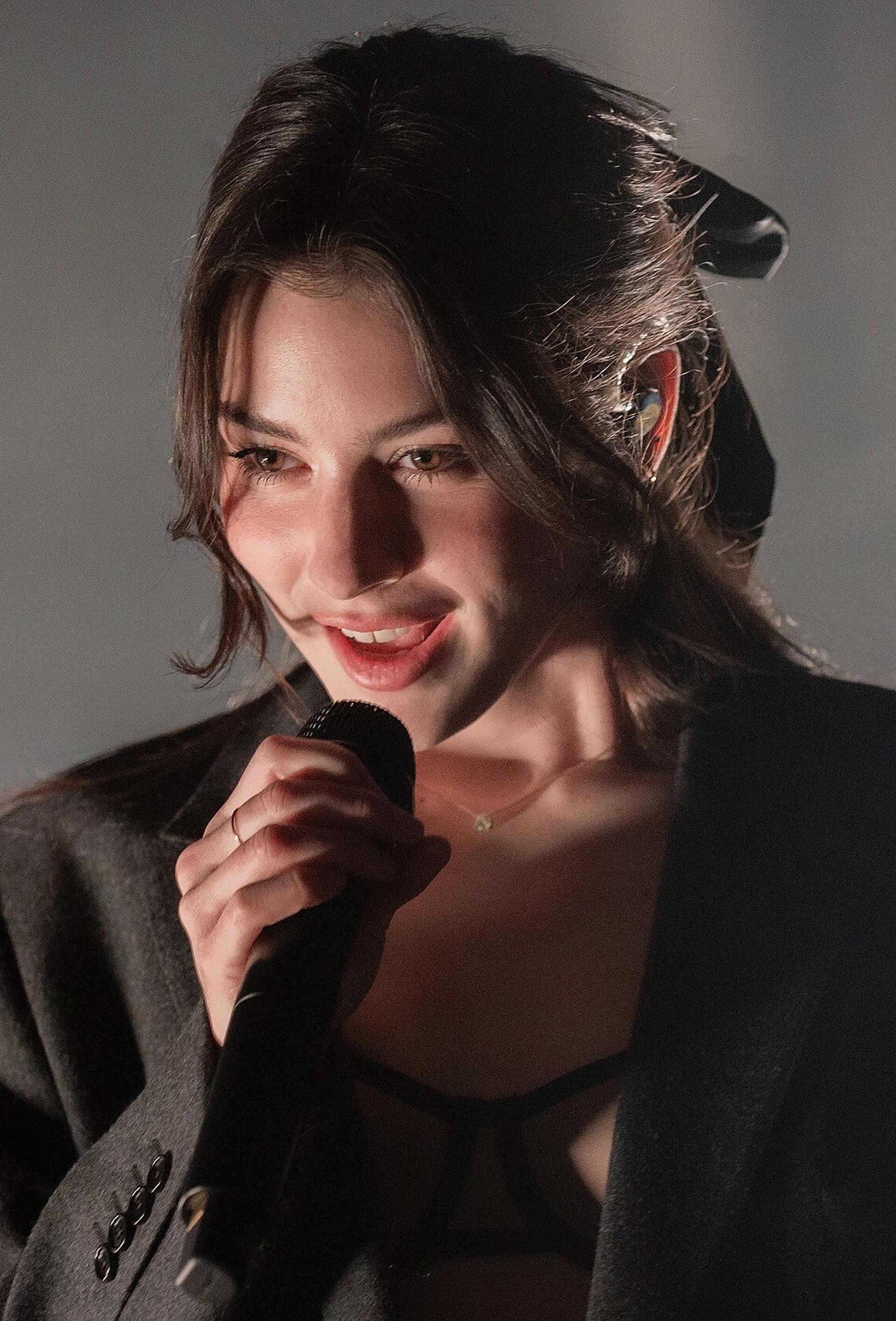Gracie Abrams at 27: Two Grammys, One Director Father