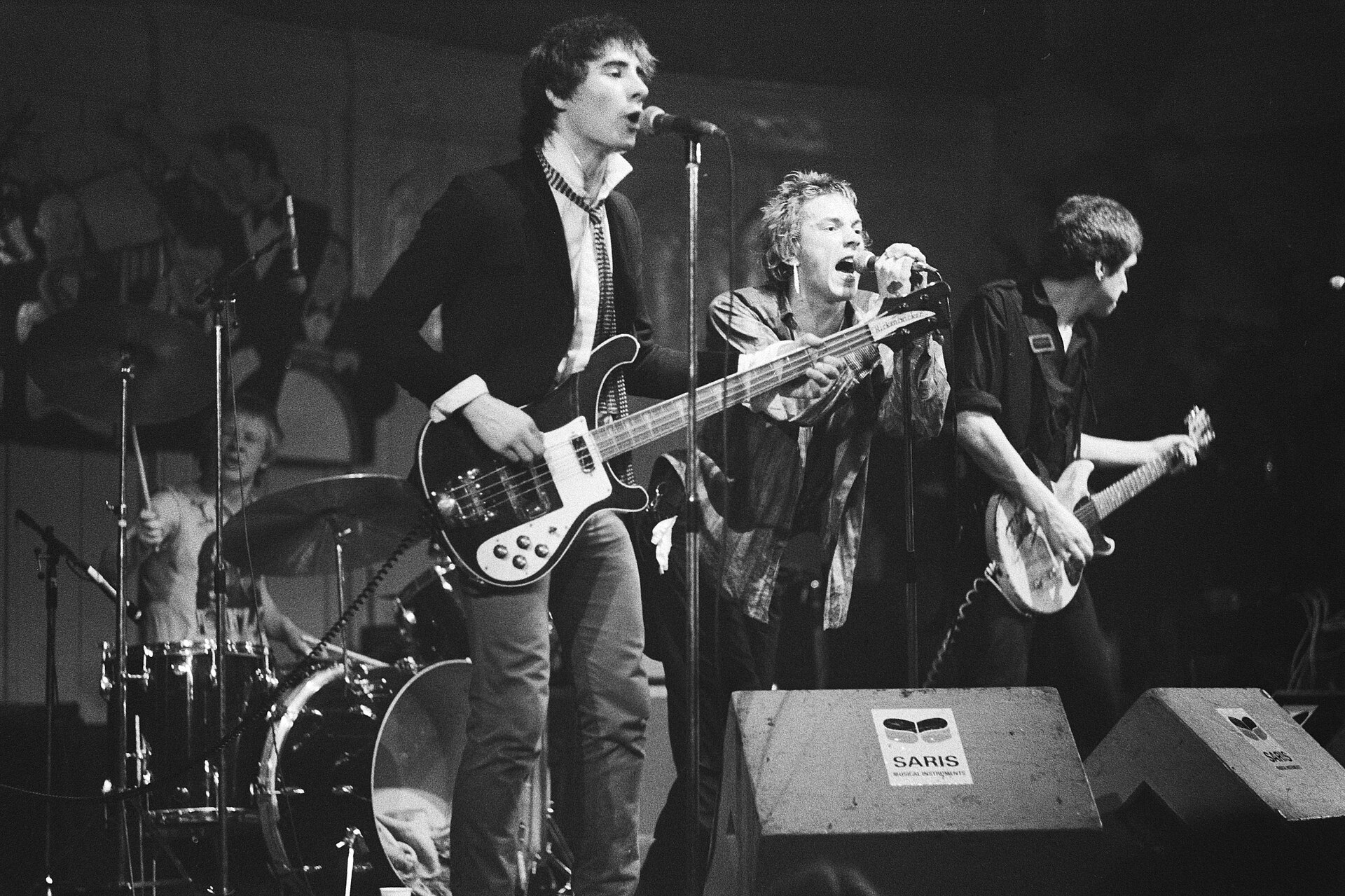 50 лет назад Sex Pistols впервые вышли из-под контроля ТВ-камеры